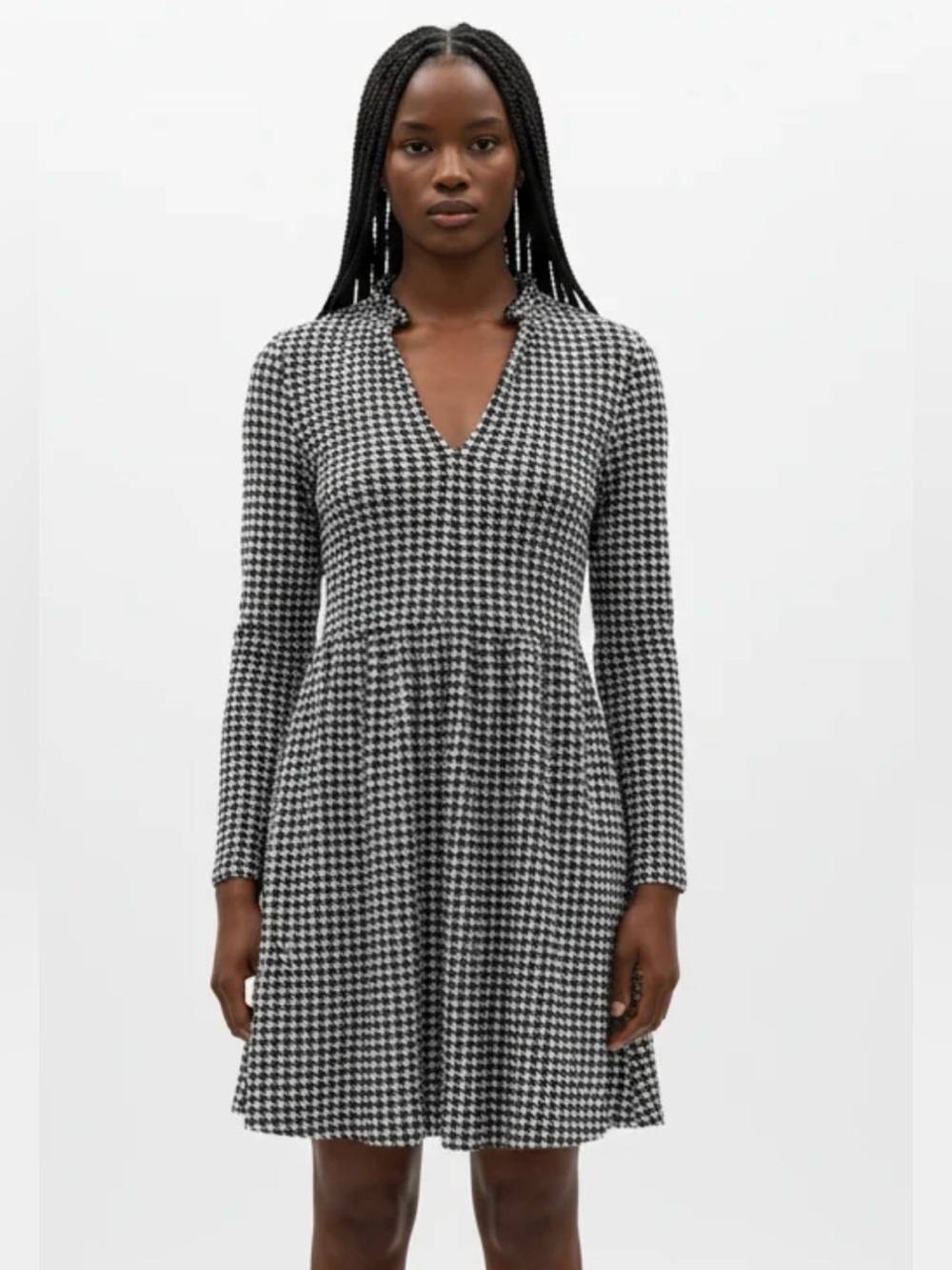 Zara Black & White Houndstooth V-Neck Long Sleeve Dress